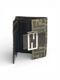 Carteira Fendi Zucca Monogra Marrom