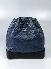 Mochila Chanel Gabrielle Aged Calfskin Preta Azul