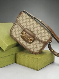 Bolsa Gucci Horsebit 1955 GG Supreme Marrom