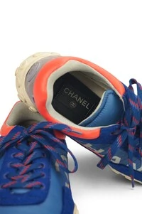 Tênis Chanel Interlocking CC Runner Azul e Laranja
