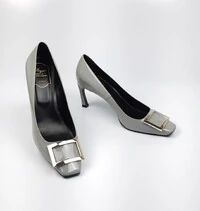 Sapato Roger Vivier Verniz Cinza Claro
