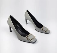 Sapato Roger Vivier Verniz Cinza Claro