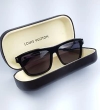 Óculos Louis Vuitton Preto Com Detalhes em Prata e Preto