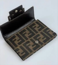 Carteira Fendi Zucca Monogra Marrom