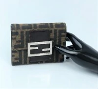 Carteira Fendi Zucca Monogra Marrom