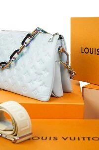 Bolsa Louis Vuitton Coussin PM Azul Claro