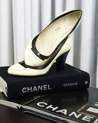 Sapato Chanel Beige & Black Pumps