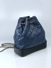 Mochila Chanel Gabrielle Aged Calfskin Preta Azul