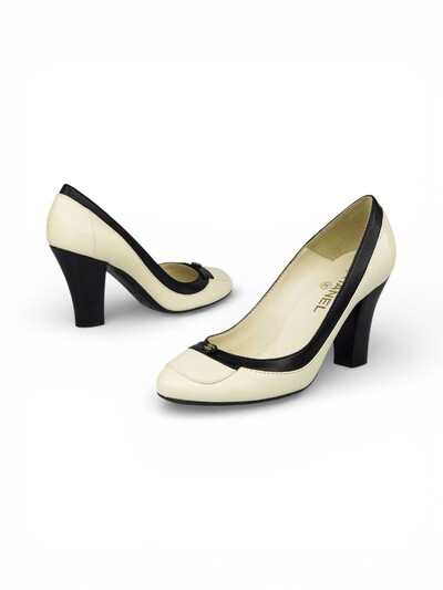 FotoSapato Chanel Beige & Black Pumps