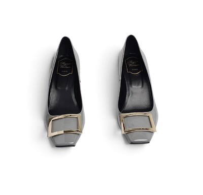 Foto Sapato Roger Vivier Verniz Cinza Claro