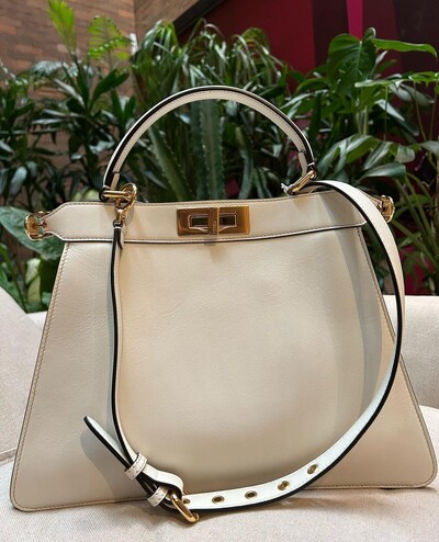 FotoBolsa Fendi x Versace Peekaboo Meduim em Couro, Branca