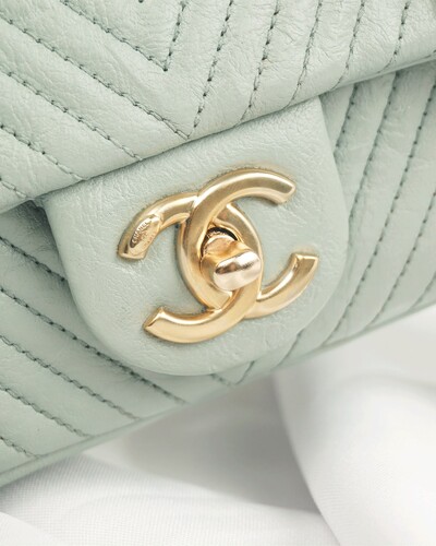 Foto Bolsa Chanel Clássica Chevron Média Verde Pastel