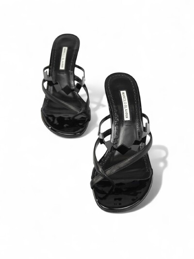 FotoSandália Mule Manolo Blahnik Verniz Preta