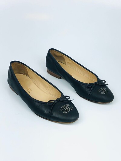 Foto Sapatilha Chanel Matelassê CC Caviar Preta