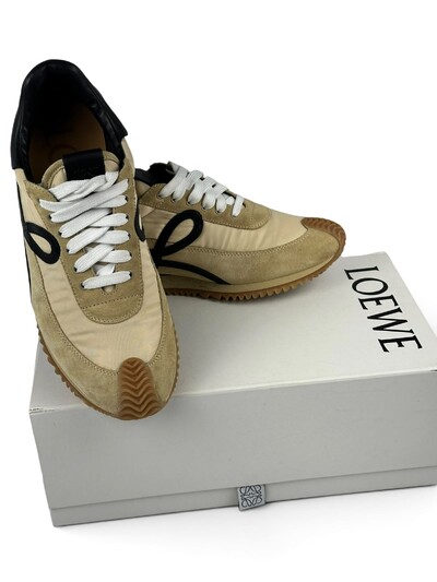 Foto Tênis Loewe Flow Runner em Suede e Nylon Bege e Preto