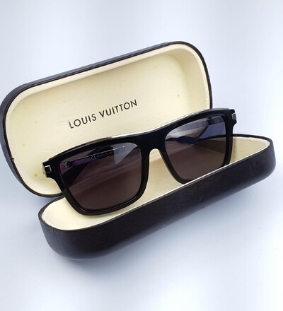 Foto Óculos Louis Vuitton Preto Com Detalhes em Prata e Preto