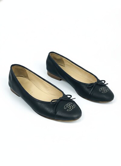 Foto Sapatilha Chanel Matelassê CC Caviar Preta