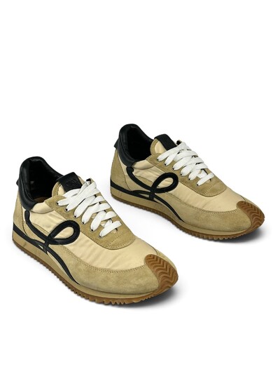 Foto Tênis Loewe Flow Runner em Suede e Nylon Bege e Preto