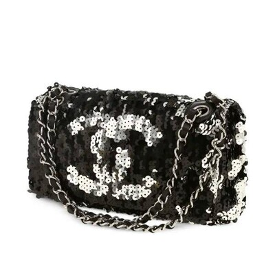 Foto Bolsa Chanel Flap em Paetê Prata com Preto