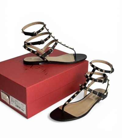 Foto Sandália Valentino Rockstuds Preta