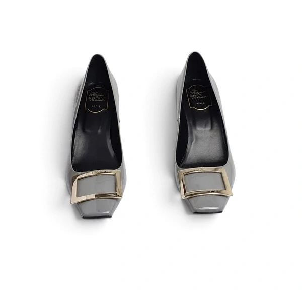 Sapato Roger Vivier Verniz Cinza Claro