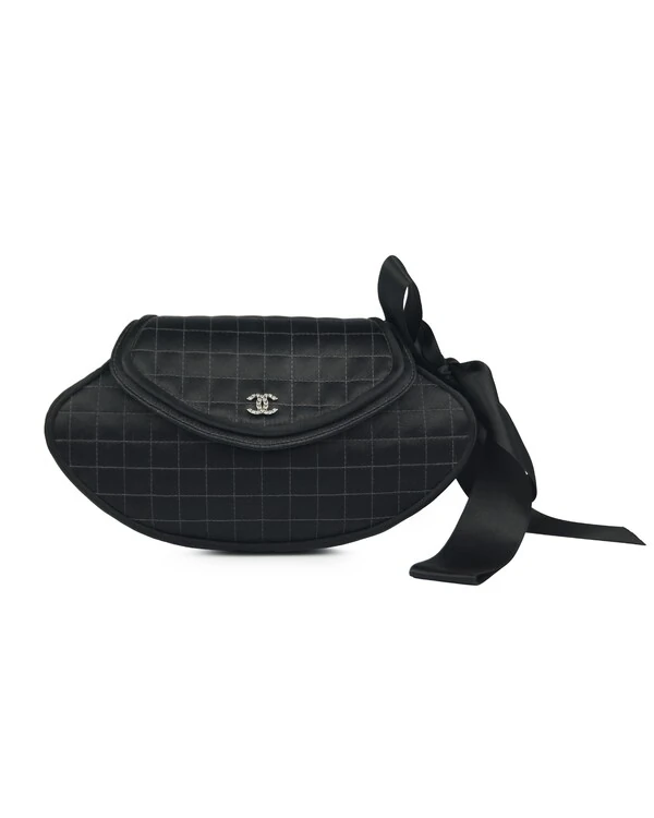 Clutch Chanel em Cetim Preta