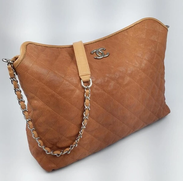 Bolsa Chanel Hobo Amêndoa Caviar