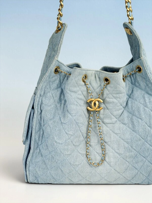 Chanel 25 Washed Denim Matelassê Large
