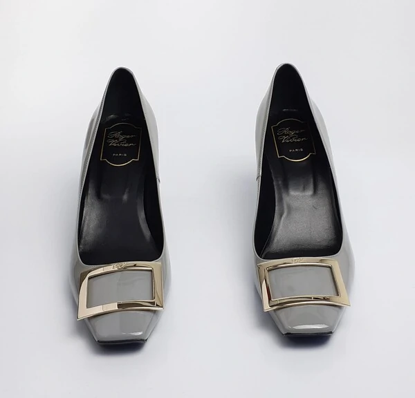 Sapato Roger Vivier Verniz Cinza Claro