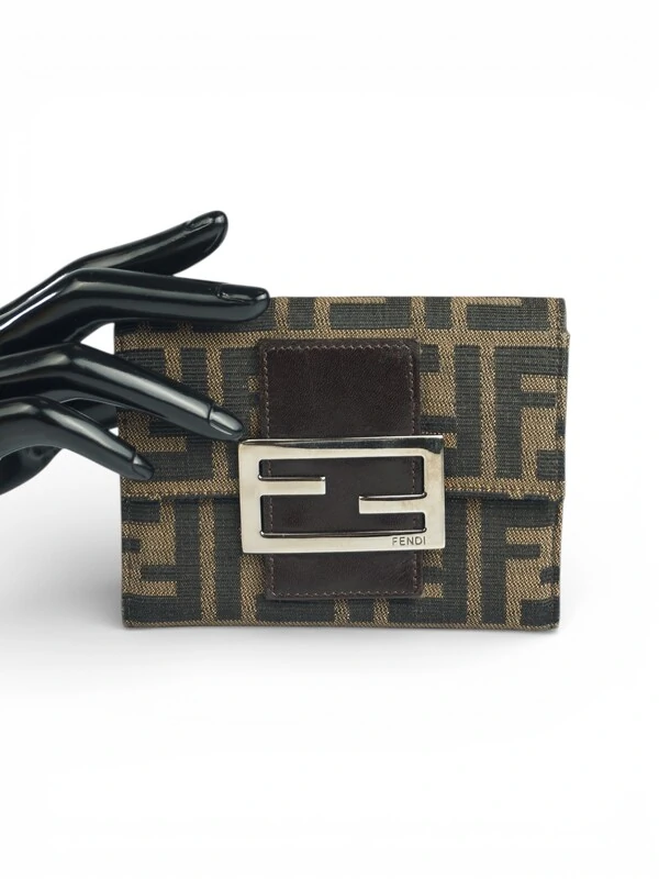 Carteira Fendi Zucca Monogra Marrom