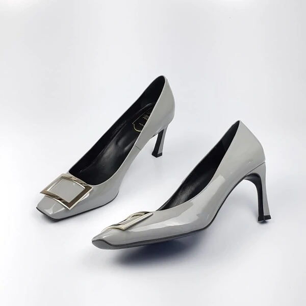 Sapato Roger Vivier Verniz Cinza Claro