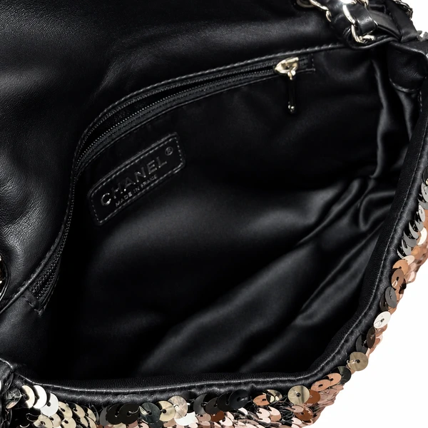 Bolsa Chanel Flap em Paetê Prata com Preto