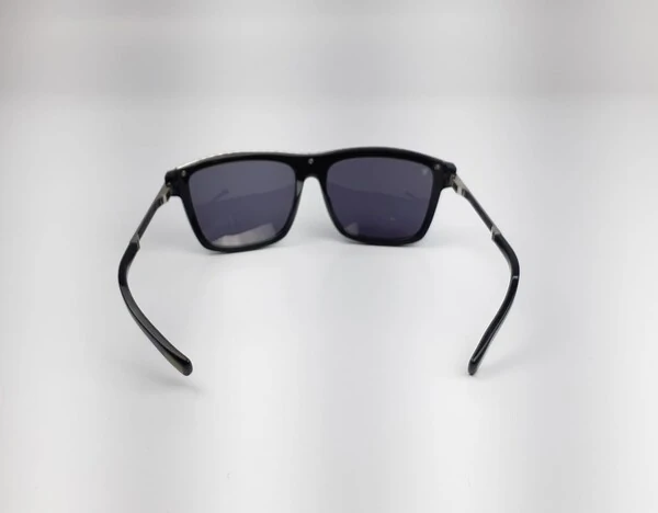 Óculos Louis Vuitton Preto Com Detalhes em Prata e Preto