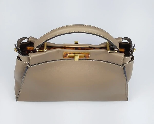 Bolsa Fendi Peekaboo Small Cinza