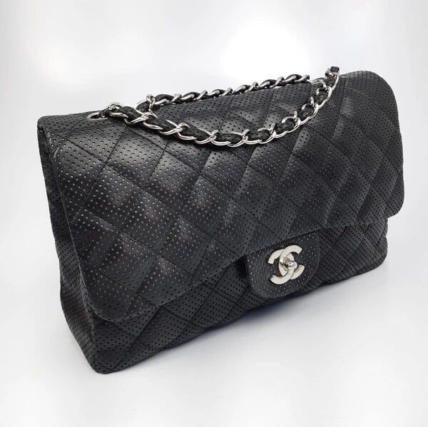 Bolsa Chanel Quilted Single Flap Jumbo 11.12 Perforated Preta