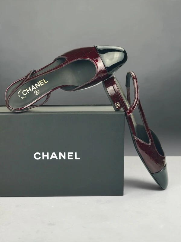 Chanel Crocodile Embossed Patent Leather Cap-Toe Slingback