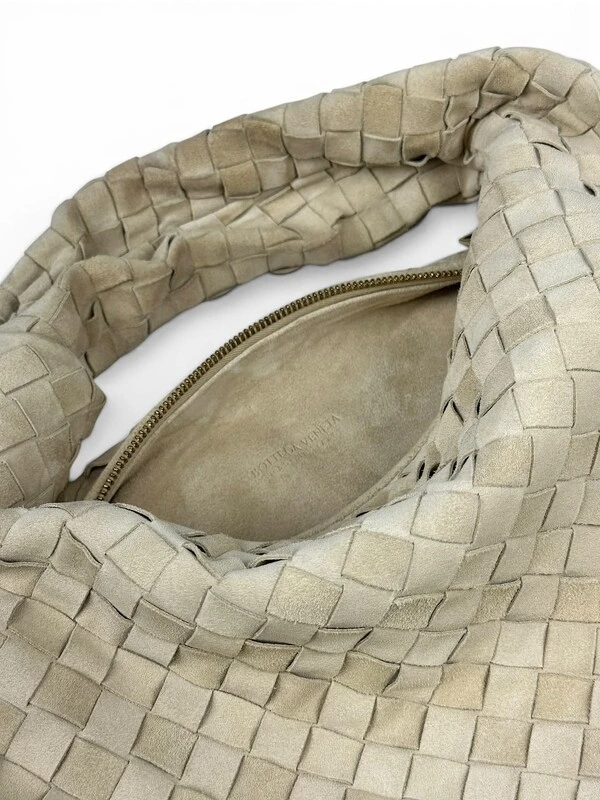 Bolsa Bottega Veneta Jodie Small Suede Areia
