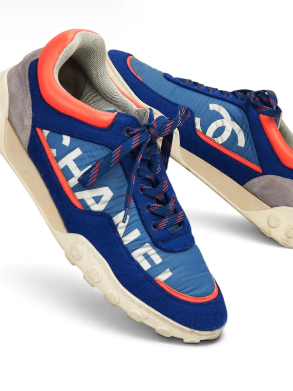Tênis Chanel Interlocking CC Runner Azul e Laranja