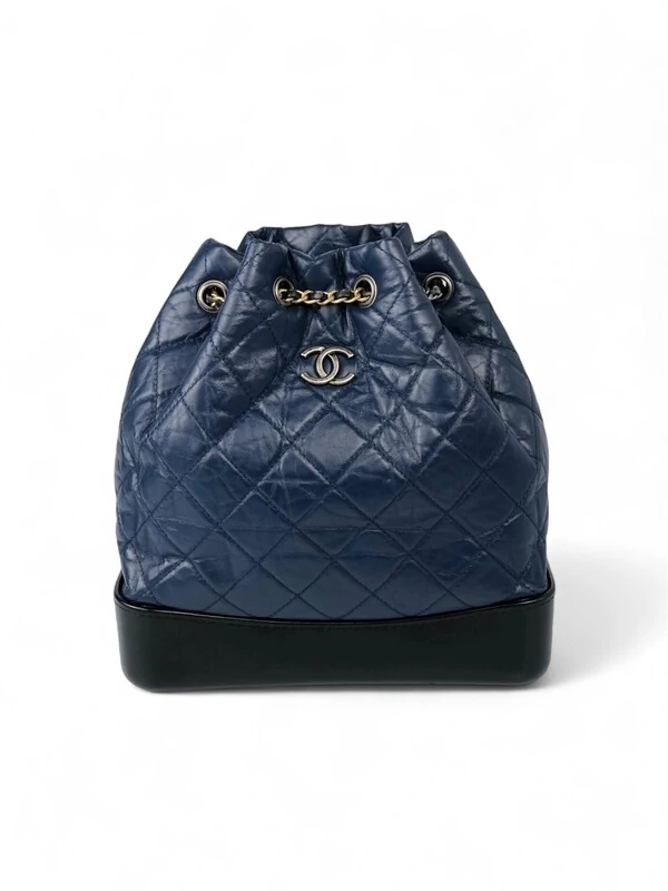 Mochila Chanel Gabrielle Aged Calfskin Preta Azul