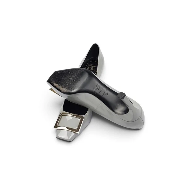 Sapato Roger Vivier Verniz Cinza Claro