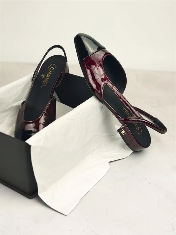 Chanel Crocodile Embossed Patent Leather Cap-Toe Slingback