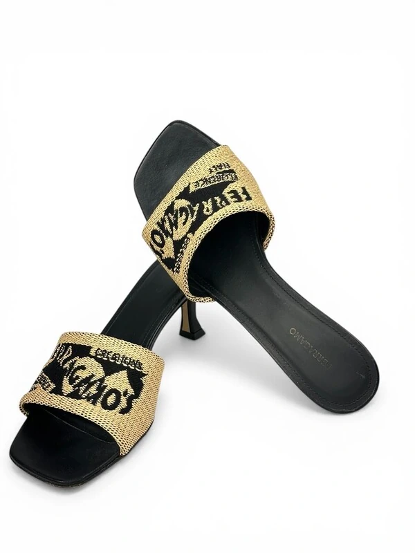 Ferragamo Mule de Jacquard e Ráfia