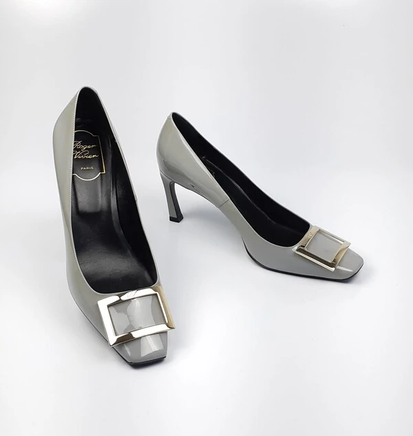 Sapato Roger Vivier Verniz Cinza Claro