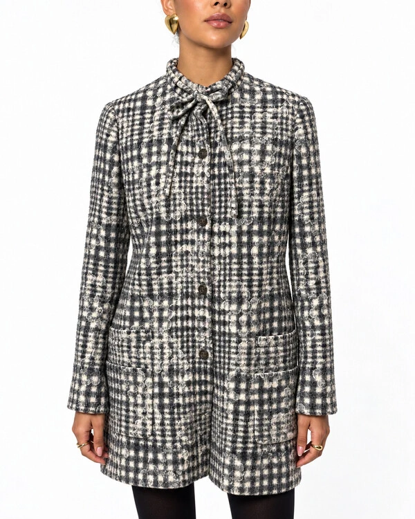 Casaco Chanel Camélia em Tweed Xadrez Cinza e Branco
