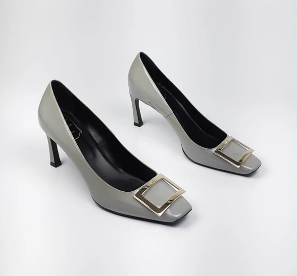 Sapato Roger Vivier Verniz Cinza Claro