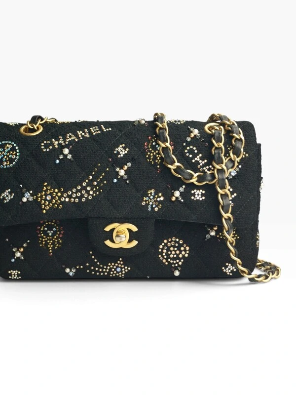Bolsa Chanel Classic Medium Embellished Double Flap Preta