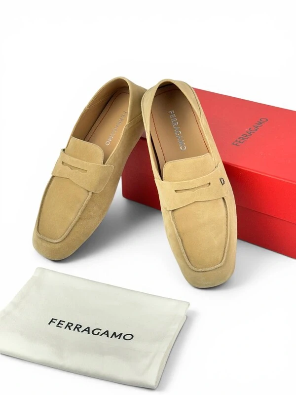 Mocassim Ferragamo Gancini Buckle Suede