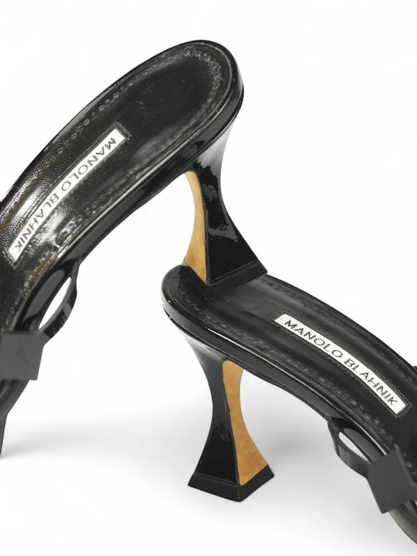 Sandália Mule Manolo Blahnik Verniz Preta
