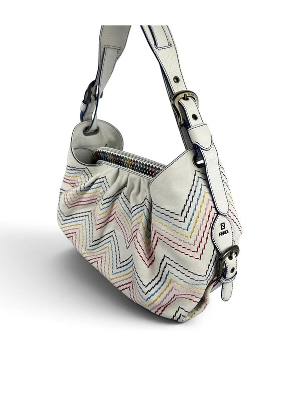 Bolsa Fendi em Couro Branca com Pesponto Colorido