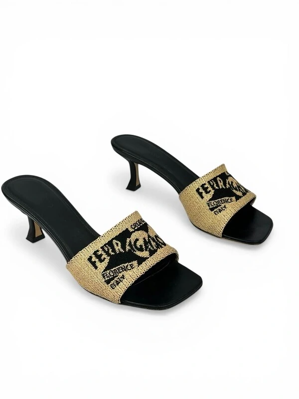 Ferragamo Mule de Jacquard e Ráfia